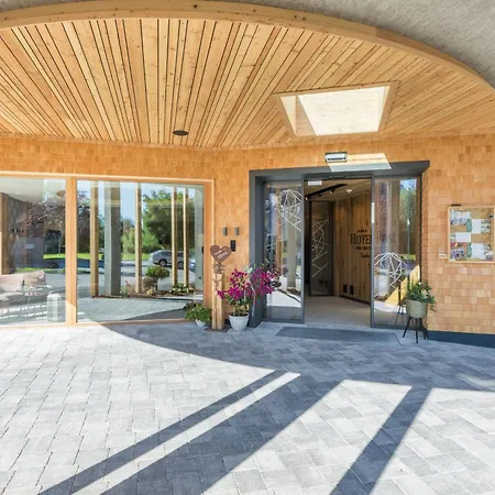 Post Hotel Bach (Tyrol)